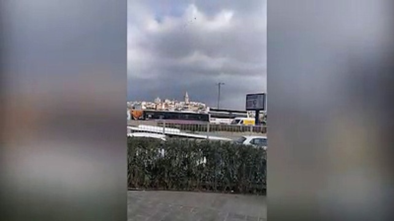 CHP Seçim otobüsü, tanzim çadırı önünde Barış Manço'nun "Domates, Biber, Patlıcan" şarkısını çaldı