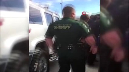 -Arabada Kilitli Kalan Bebeği Hırsız Mahkumlar Kurtardı