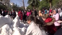 Antalya'da 18 Derecede Kar Topu Oynadılar