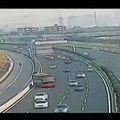 Un conducteur fait demi-tour sur l'autoroute pour ne pas prendre un péage