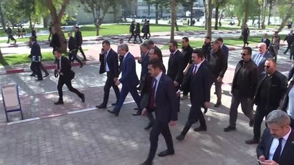 Bakan Kasapoğlu, Kampüste Öğrencilere Çay Ismarladı