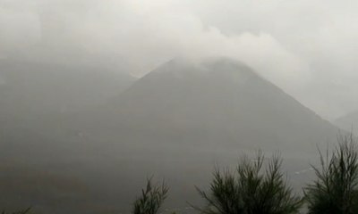 Keluarkan Awan Panas, Bromo Berstatus Waspada