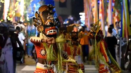 Pırıltılı filler eşliğinde dans: Sri Lanka'da dolunay festivali