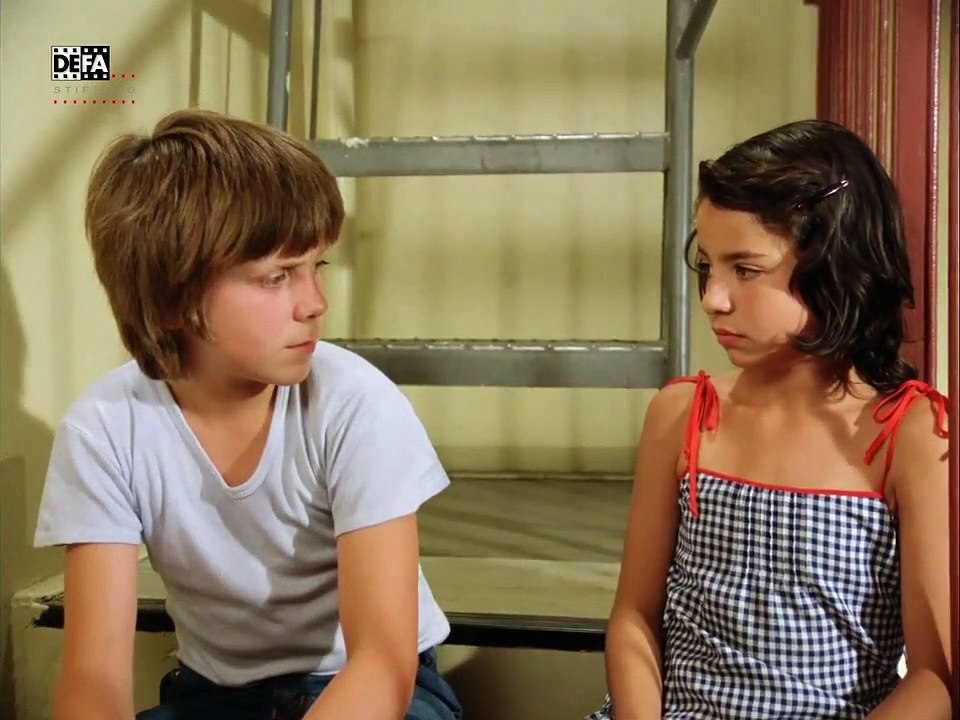 Isabel auf der Treppe - Trailer