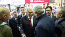 Binali Yıldırım’dan CHP seçim standına ziyaret