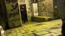 İsrail polisi Mescid-i Aksa'da nöbet tutan cemaate saldırdı - KUDÜS