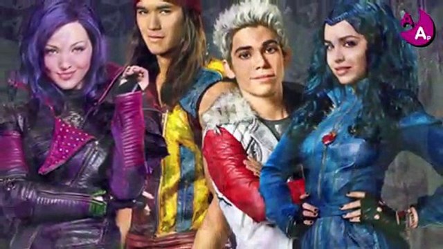 DESCENDANTS 1 ET 2 PARENTS ET ENFANTS DE MÉCHANTS ET HÉROS DE DISNEY