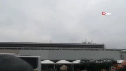 İtalya'da Havalimanında Yangın- Uçuşlar Durduruldu, Yolcular Alandan Tahliye Edildi