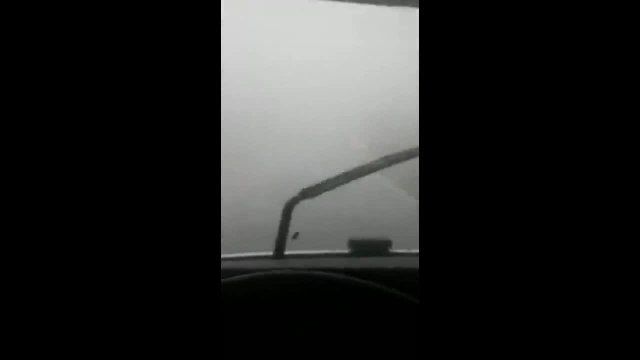 Vídeo mostra terror de caminhoneiro ao enfrentar vendaval no PR