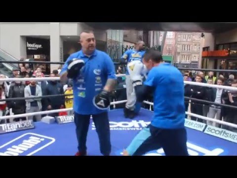 JOSH WARRINGTON SMASHES THE PADS AHEAD OF HISASHI AMAGASSA CLASH / PUBLIC WORKOUT (LEEDS)