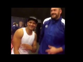 Télécharger la video: TYSON FURY SHOWS OFF HIS DANCE MOVES IN CAMP AHEAD OF WLADIMIR KLITSCHKO REMATCH