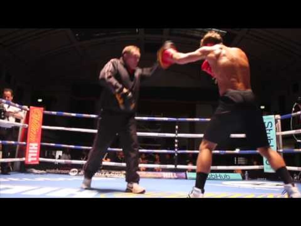 FELIX CASH - OPEN PAD WORKOUT @ YORK HALL AHEAD OF PRO DEBUT / ANTHONY JOSHUA v  DOMINIC BREAZEALE