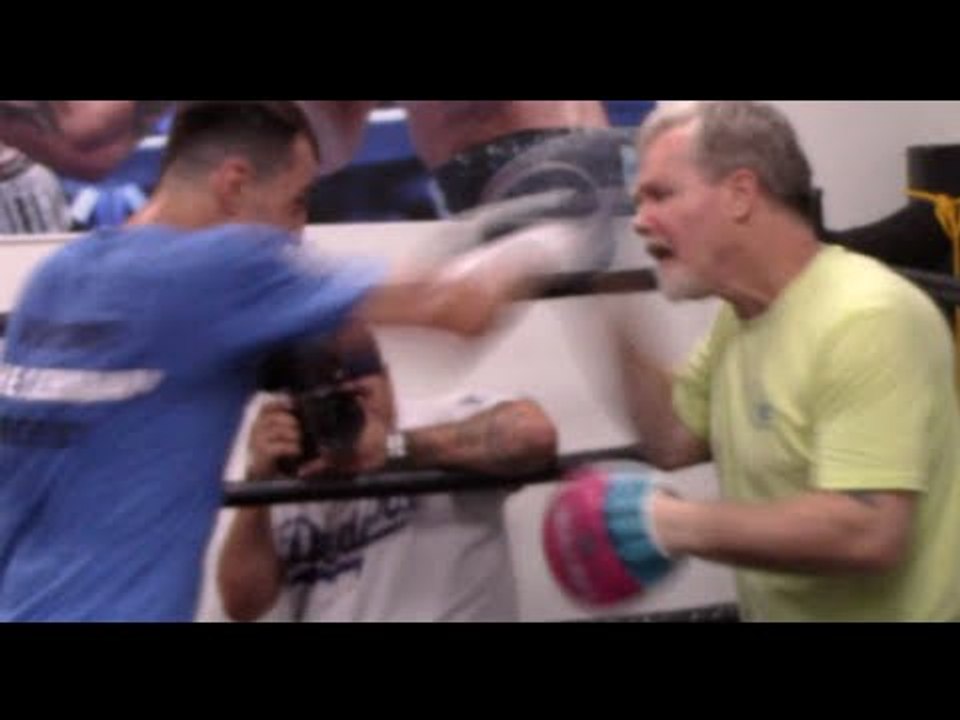 TERENCE CRAWFORD v VIKTOR POSTOL - SPEED! - PAD WORKOUT WITH FREDDIE ROACH & VIKTOR POSTOL
