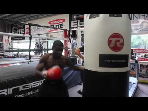 OHARA DAVIES SMASHES THE HEAVYBAG IN PREPARATION FOR SCOTLAND & TAKING FEEDBACK FROM TONY SIMS