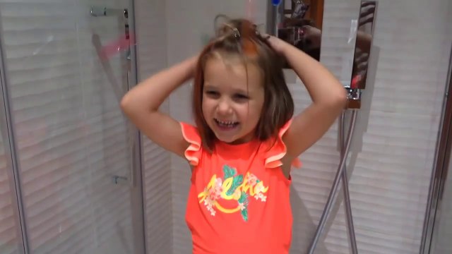 الاطفال الخرقاء أطفال صعب ألعاب طفل مضحك الحوادث - أمي صدمت! | | طفل رضيع د | حب الاطفال أطفال مضحك ضد شبح - جوني جوني أغاني الحضانة قافية وتعلم الألوان للأطفال - جوني جوني القوافي تعلم الألوان مع عائلة Gombal كاندي أطفال فنجر الأسرة Katy and Max 777