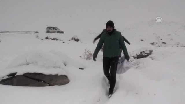 Buz Tutan Baraj Balıkçılara Ekmek Kapısı Oldu