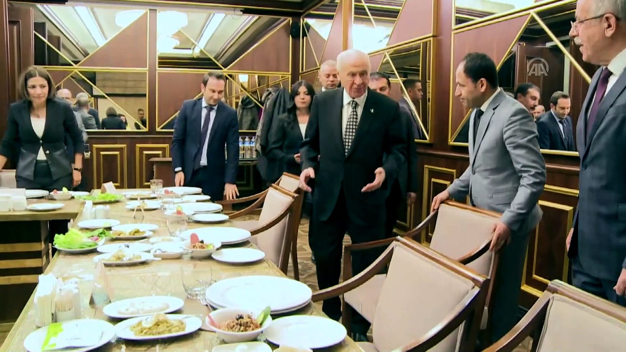 Bahçeli, MHP muhabirleri ile akşam yemeğinde bir araya geldi - ANKARA