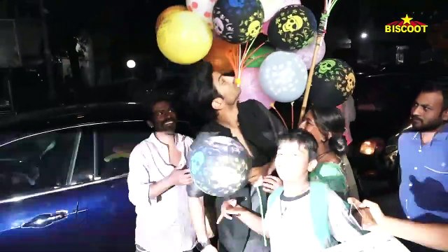 WOW MSD Sushant Singh Rajput sweet behavior with beggars Makes him REAL HERO