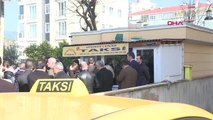 İstanbul- Yıldırım,taksi Durağını Ziyaret Etti, Müşteri Telefonlarına Baktı