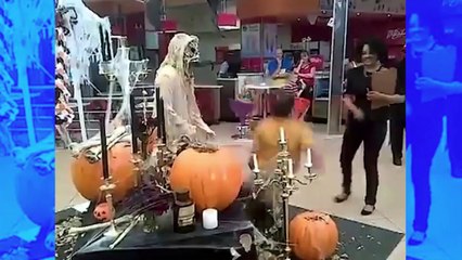 Cette blague d’Halloween dans un supermarché tourne très mal