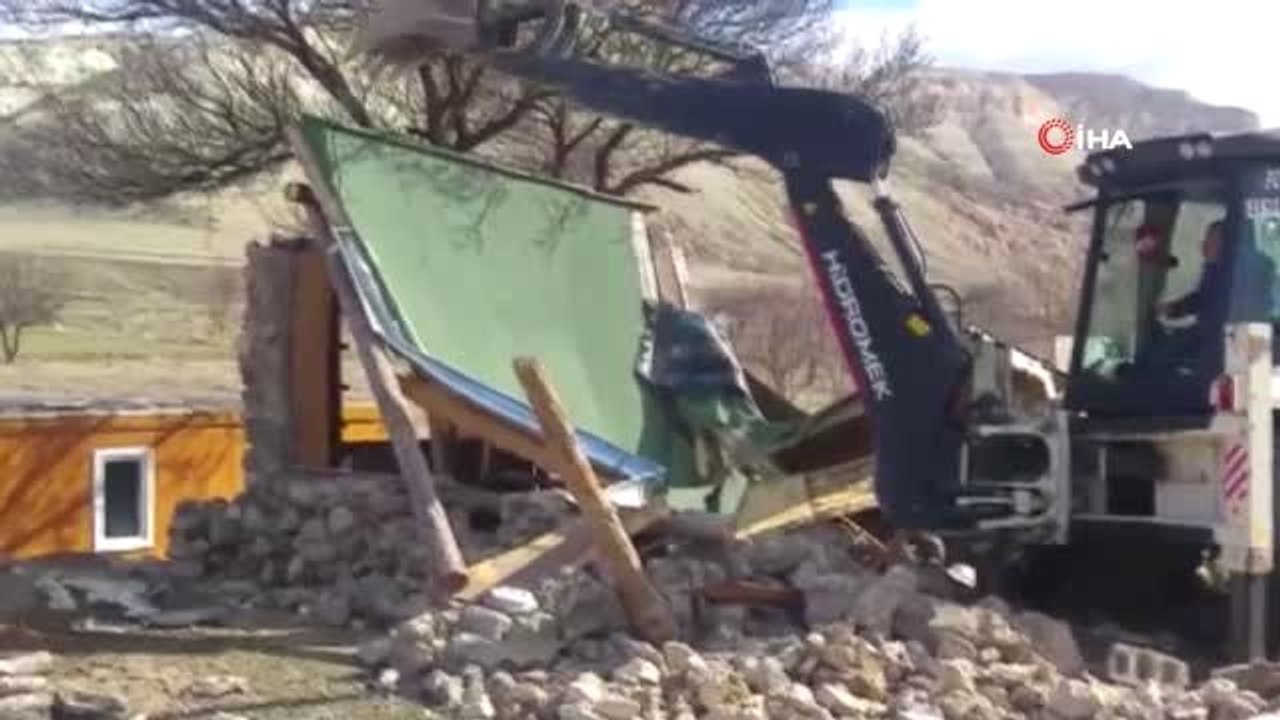 Kapadokya'da Yıkımlar Devam Ediyor