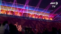 عرض أنوار يضيء سماء المدينة المحرمة في بكين