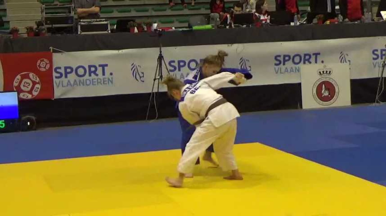 Lola Raes de Mons vs Céline Dierickx d'Andrimont en finale du National judo 2019 pour jeunes (U18 -48kg) (par Simon Barzyczak)