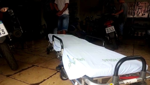 Idoso sofre fratura e desmaio após queda de moto e é socorrido