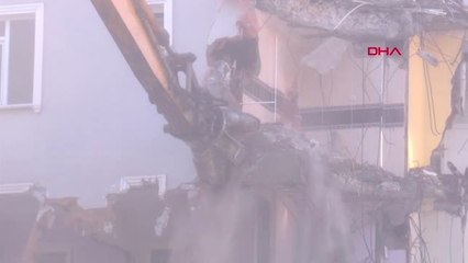 İstanbul- Kartal'da İkinci Binanın Yıkımı Sürüyor