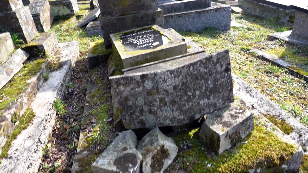 Sarre-Union : reportage dans le cimetière juif profané en 2015