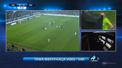 William Remy est expulsé deux fois grâce à la VAR