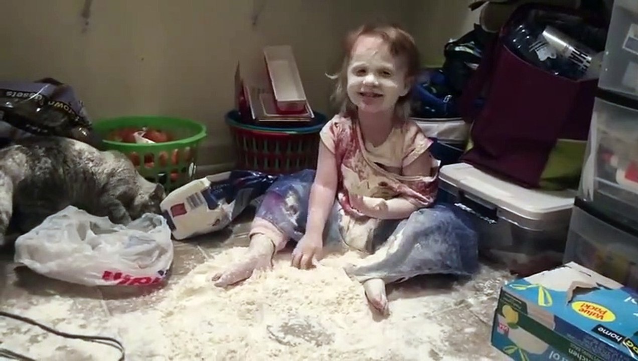 Quand tu détestes ta fille qui a ouvert la farine dans la maison...