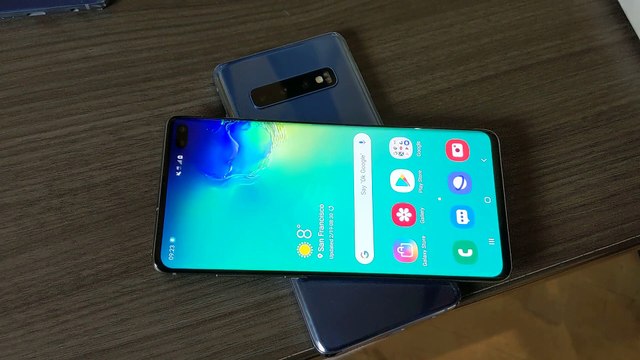 Le Galaxy S10 peut recharger un smartphone ou un accessoire compatible sur son dos