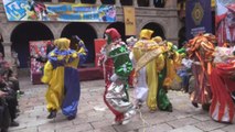 Candidatos a personajes del Carnaval paceño exhiben su alegría y coloridos trajes