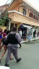 mujer arrestada en boca chica por intentar robar un menor