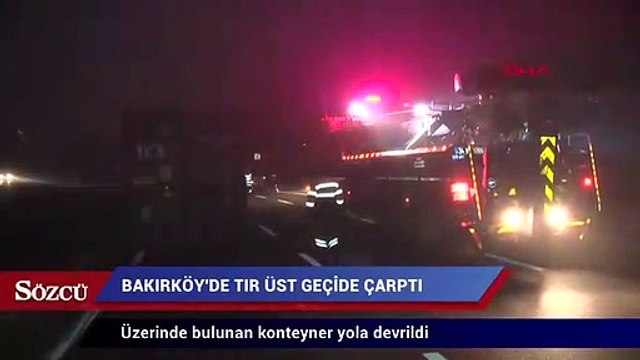 Bakırköy'de TIr üst geçide takıldı