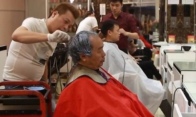 Di Salon Ini Ada Potong Rambut Gratis Gaya Trump dan Kim Jong Un