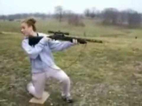 La femme de régis apprend a tirer au fusil