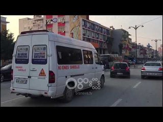 Ora News - Qytetarët nga Fieri nisen drejt Tiranës për protestën e opozitës