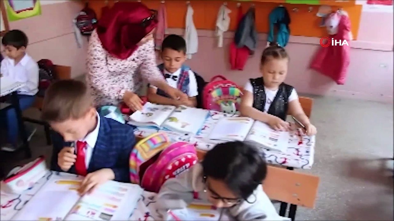 Minikler Barış Manço anısına klip çekti