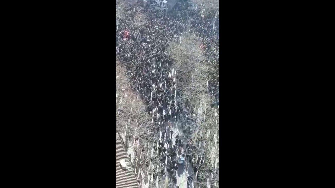 Pamje nga lart e protestës para Parlamentit  - Top Channel Albania - News - Lajme