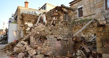 Son Dakika! Bakan Deprem Bilançosunu Açıkladı: 85 Konut, 5 Ahır, 1 Okul ve 2 Cami Hasar Gördü