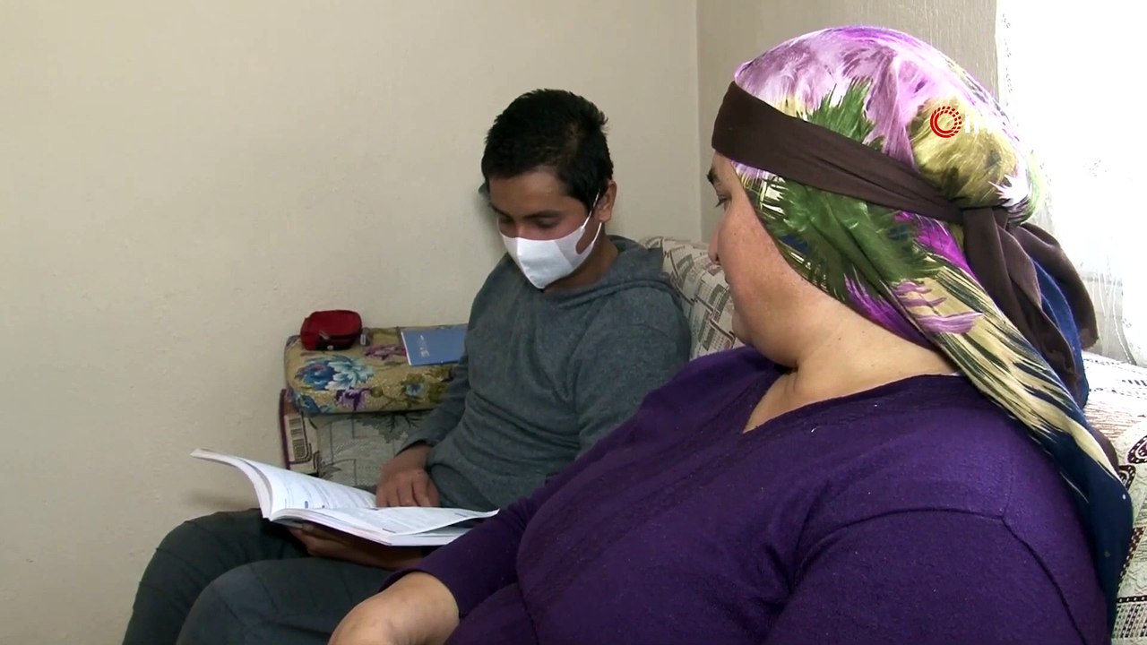 Orada Bir Öğretmen Var Uzakta