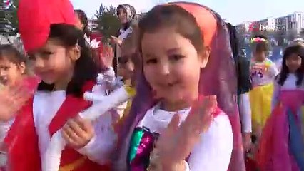 TOKAT'TA ÇOCUKLARA ATIK MALZEMEDEN KIYAFETLERLE DEFİLE YAPTIRILDI