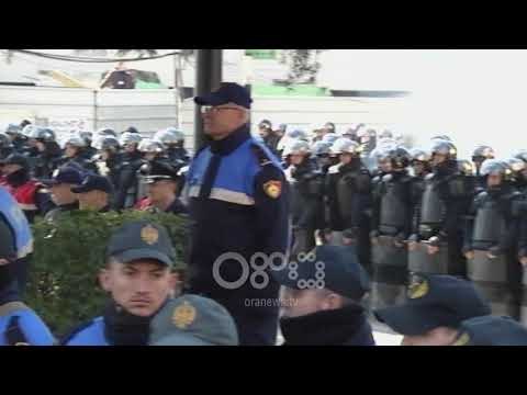 Ora News - Hidhen tymuese në protestën e opozitës 21 shkurt 2019