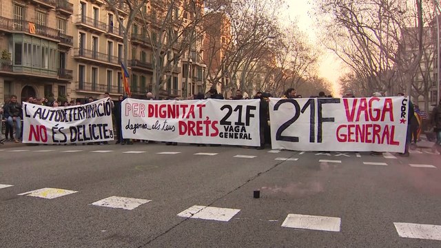 Dos detenidos y 100 incidentes por la huelga, según Interior