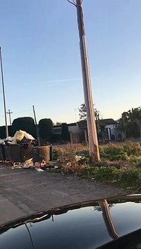 Andria: rifiuti e senso di abbandono di fronte all'antico edificio di Troianelli