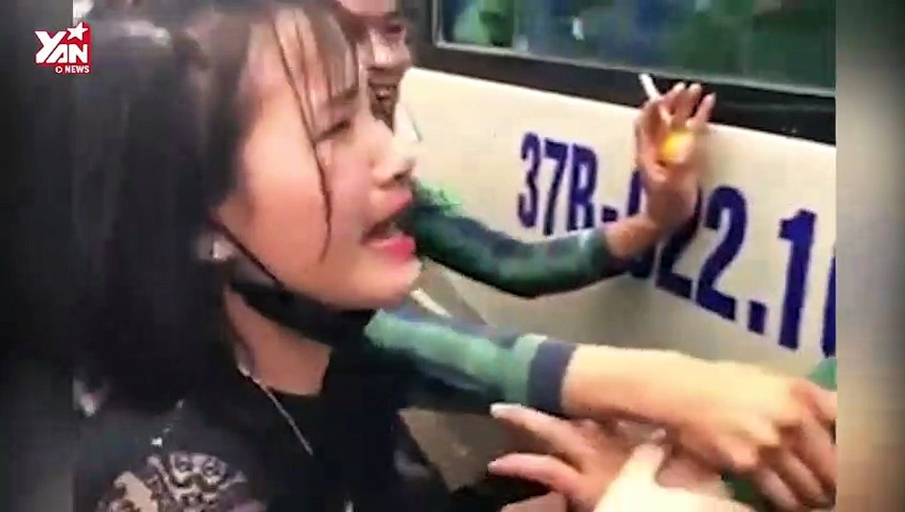 Girl xinh xứ Nghệ òa khóc, nghẹn ngào hứa đợi người yêu đi lính 2 năm