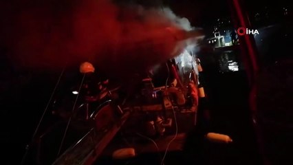 8 metrelik ahşap yat alev alev yandı