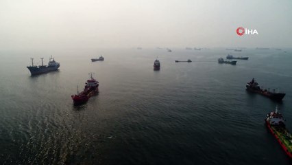 Sis Nedeniye Boğazı Geçemeyen Gemiler Havadan Görüntülendi